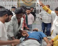 Koderma News: रामनवमी उत्सव के बीच हादसा: तलवार के करतब के दौरान युवक गंभीर घायल