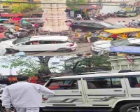 Hazaribagh News: अन्नदा चौक पर जाम से जनता त्रस्त, भाजपा नेता भैया अभिमन्यु प्रसाद खुद सड़क पर उतरे