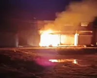 Koderma News: शॉर्ट सर्किट से फर्नीचर गोदाम में लगी भीषण आग, लाखों का नुकसान