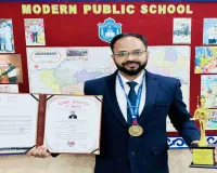 Koderma News : प्राचार्य गुरु चरण वर्मा को अमेरिका की ग्लोबल यूनिवर्सिटी ने 'मानद डॉक्टरेट' से नवाजा