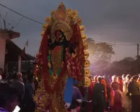 Pakur News: ‘जय मां काली’ के जयघोष से गूंजा गनपुरा, विसर्जन में दिखी जबरदस्त भीड़