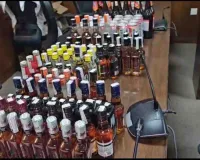 Hazaribagh News: रामनवमी को लेकर पुलिस की अवैध शराब व्यापार को लेकर छापेमारी 