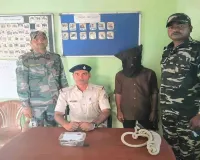 Deoghar News: फर्जी कस्टमर केयर बनकर करता था ठगी, मोबाइल-सिम-एटीएम कार्ड और नकद बरामद