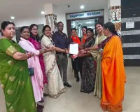 Hazaribagh News: शेफाली गुप्ता ने भाजपा महिला मोर्चा के साथ अनुमंडल कार्यलय में सौंपा ज्ञापन 