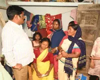 Bokaro News: सड़क हादसा में मृतक के परिजनों से मिले मंत्री योगेंद्र 