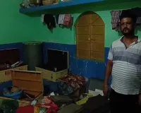 Dhanbad News: हथियार के बल पर बच्चों को बनाया बंधक, लाखों की डकैती से दहला इलाका