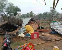 Pakur News: तेज आंधी-बारिश से कच्चा घर गिरा, परिवार बाल-बाल बचा