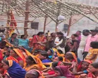 Koderma News: श्री श्री 1008 नवदिवसीय शतचंडी महायज्ञ को लेकर भव्य शोभायात्रा व ध्वजारोपण