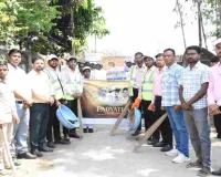 Koderma News : ग्रिजली कॉलेज ऑफ एजुकेशन में शहीद दिवस पर पदयात्रा और श्रमदान का आयोजन