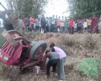 Lohardaga News: अनियंत्रित होकर पलटा ट्रैक्टर, एक युवक की मौत, दूसरा गंभीर