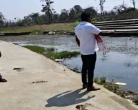 छत्तरपुर में छठ घाटों की सफाई, नगर अध्यक्ष ने खुद संभाला मोर्चा