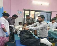 Lohardaga News : सरहुल से लौट रहे युवकों की बाइक को अज्ञात वाहन ने मारी टक्कर, तीन घायल