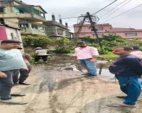 Pakur News: कृष्णा पुरी कॉलोनी में जल जमाव की समस्या पर निरीक्षण