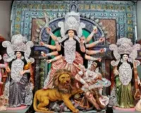 Sahebganj News: मिर्जाचौकी में उमड़ा आस्था का जनसैलाब, देवी मंदिर के पट खुलते ही उमड़ी श्रद्धालुओं की भीड़