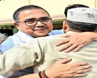 बोकारो में ईद का जश्न: डीसी-एसपी ने गले मिलकर दी बधाई, दिखा भाईचारे का अनोखा नज़ारा