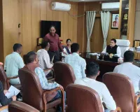 Hazaribagh News: जनता दरबार में उपायुक्त ने सुनी फरियादियों की समस्याएं