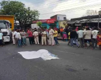 Bokaro News: ट्रक की चपेट में आकर महिला की मौत, बेटी घायल