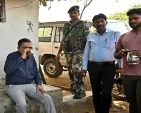 Bokaro News: उपायुक्त अजय नाथ झा ने चबूतरे पर बैठकर पिया पानी, ग्रामीणों संग की आत्मीय चर्चा