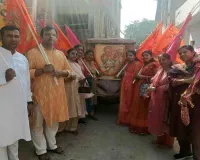 Koderma News: मोहनी एकादशी पर श्याम निशान महिला मंडल ने निकाली निशान यात्रा 