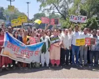 Jhamshedpur News: बिष्टुपुर में युवती पर गर्म चाय से हमला, आरोपियों की गिरफ्तारी की मांग तेज