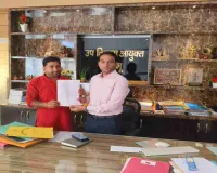 Palamu News: नगर आयुक्त से मिले सतनारायण शुक्ला, पार्क निर्माण और शाहपुर में कचरा प्रदूषण का मुद्दा गरमाया