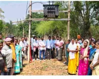 Khunti News: विधायक सुदीप गुड़िया ने किया लापा बांधटोली में विद्युतीकरण कार्य का उद्घाटन