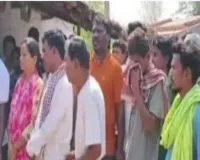 Saraikela News: वज्रपात से झामुमो कार्यकर्ता की मौत, विधायक दशरथ गागराई ने पहुंचकर दी श्रद्धांजलि