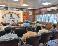 Giridih News: उपायुक्त ने सड़क सुरक्षा समिति की समीक्षा बैठक की, सड़क दुर्घटनाएं रोकना प्रशासन की प्राथमिकता