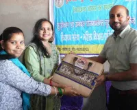 Koderma News: महिलाओं के हुनर को मिला मंच, DC ऋतुराज ने जूट केंद्र का किया निरीक्षण