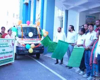 Koderma News: आजीविका एक्सप्रेस योजना के तहत महिलाओं को वाहन सौंपा गया