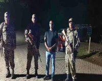 Pakur News: चुनाव को लेकर 'हाई अलर्ट': थाना प्रभारी ने नाचपहाड़ी चेकपोस्ट पर शुरू की सघन जांच