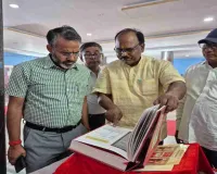 गिरिडीह में पुस्तक मेले का शुभारंभ: उपायुक्त बोले—मोबाइल छोड़ें, किताबों से जोड़ें नाता