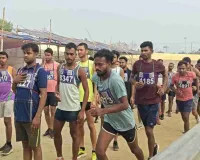 Dhanbad News: बिरसा मुंडा स्पोर्ट्स कॉम्प्लेक्स में दौड़-लंबी कूद के साथ जारी होमगार्ड भर्ती