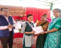 Giridih News: उत्कृष्ट विद्यालय में नई छात्राओं का जोरदार स्वागत, शिक्षा को लेकर मिला नया संकल्प