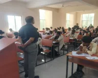 DSPMU में PG सेमेस्टर-3 की परीक्षा के दूसरे दिन भी कुलपति डॉ. राजीव मनोहर ने किया नियमित निरीक्षण