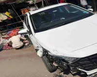 Palamu News: कार और टोटो रिक्शा में टक्कर, काम पर जा रही दो महिलाएं घायल 