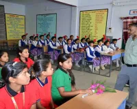 Giridih News: उपायुक्त ने कस्तूरबा गांधी बालिका आवासीय विद्यालयों का किया औचक निरीक्षण