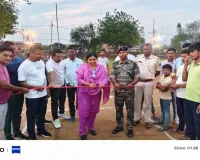 Pakur News: प्रीमियर लीग सीजन -1 नाईट क्रिकेट टूर्नामेंट के उद्धघाटन में पहुंची युवा नेत्री उपासना मरांडी