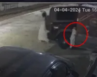 थार पार्क करते समय बड़ा हादसा, गेट बंद कर रही महिला को कुचलकर दीवार में दबाया, मौत