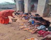 Sahebganj News: दुर्गा टोला में आनंद मार्ग प्रचारक संघ ने बांटा भोजन,  कहा: 