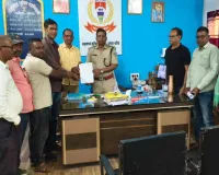 Giridih News: भाकपा माले का प्रतिनिधिमंडल एसडीपीओ से मिला, फरार मुखिया और उप प्रमुख की गिरफ्तारी की मांग उठाई