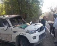 Chatra News: बारात लेकर जा रही गाड़ी पलटी, 25 वर्षीय चालक की मौके पर दर्दनाक मौत