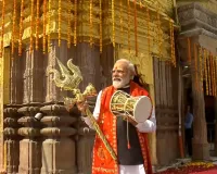प्रधानमंत्री मोदी ने श्रीकाशी विश्वनाथ मंदिर में की पूजा-अर्चना, बच्चों पर बरसाया प्यार, हरदोई के लिए रवाना