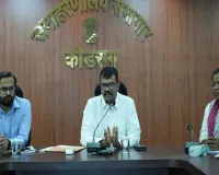 Koderma News: पदभार संभालते ही एक्शन में उपायुक्त उत्कर्ष गुप्ता, समाहरणालय का किया औचक निरीक्षण