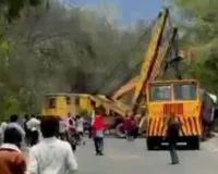 Koderma News: वाहन हटाने के दौरान एक घंटा रहा सड़क जाम