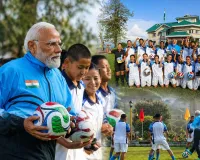 सिक्किम दौरे पर पीएम मोदी का अलग अंदाज़, गंगटोक में युवाओं संग खेला फुटबॉल, देखें वीडियो