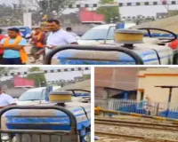 मिर्जाचौकी में बड़ा खतरा टला, ट्रैक्टर ने तोड़ा फाटक, कुछ ही देर में आने वाली थी ट्रेन