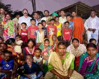 Dhanbad News: ढांगी गांव पहुंचे सिंदरी विधायक चंद्र देव महतो, ग्रामीणों की समस्याएं सुनीं