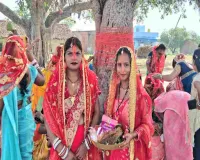 वट वृक्ष की पूजा कर महिलाओं ने मांगी अखंड सौभाग्य की कामना