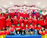 Koderma News: मॉडर्न पब्लिक स्कूल में 'लाल दिवस' की धूम; नन्हे बच्चों ने बिखेरी लाल रंग की छटा